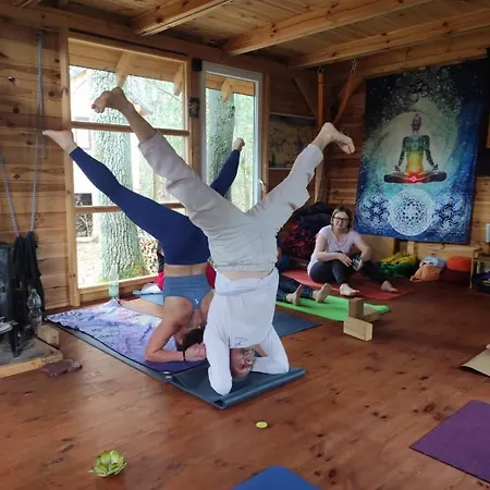 Lodge Bakasana